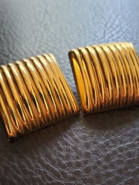 VTG Gold Ribbed Earrings - Chunky Ribbed Design